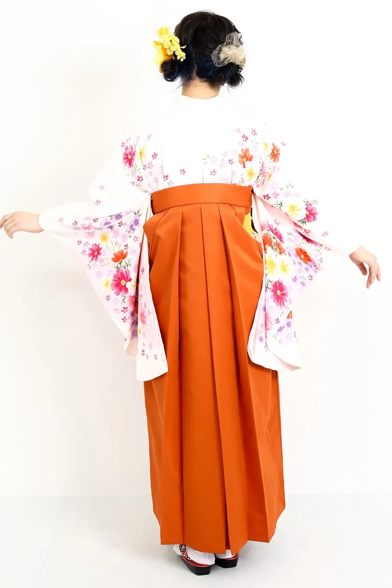 白地に オレンジ の花柄 長襦袢 オレンジと白の花柄 長襦袢 - メルカリ